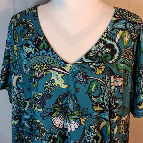 Nanu Paisley V-Neck Top - Picture 2 of 7